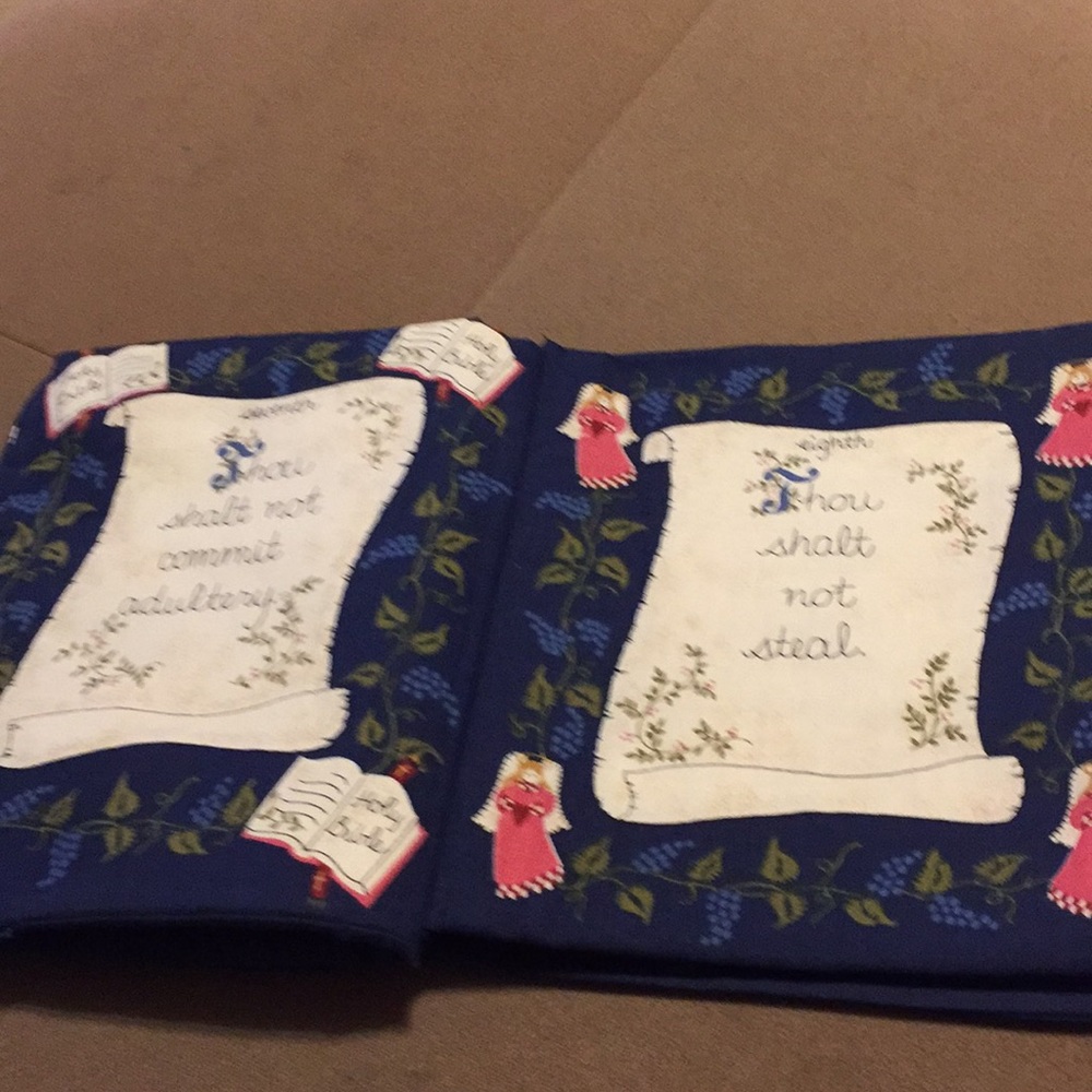 The Ten Commandments Cloth Book - Picture 5 of 8